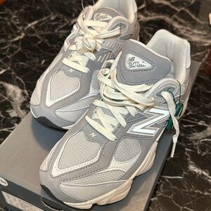 Brand New, New Balance 9060
Slate Grey
Raincloud (GS)